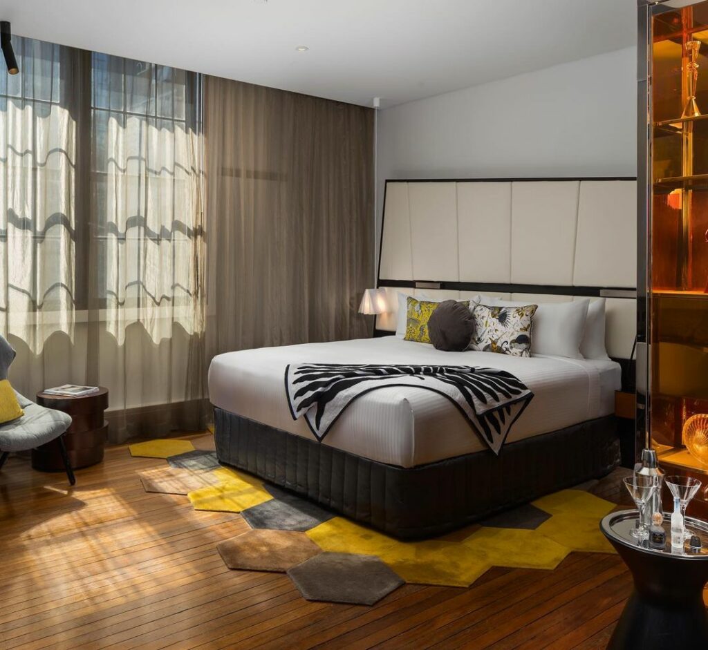 luxury hotels in sydney - qt sydney